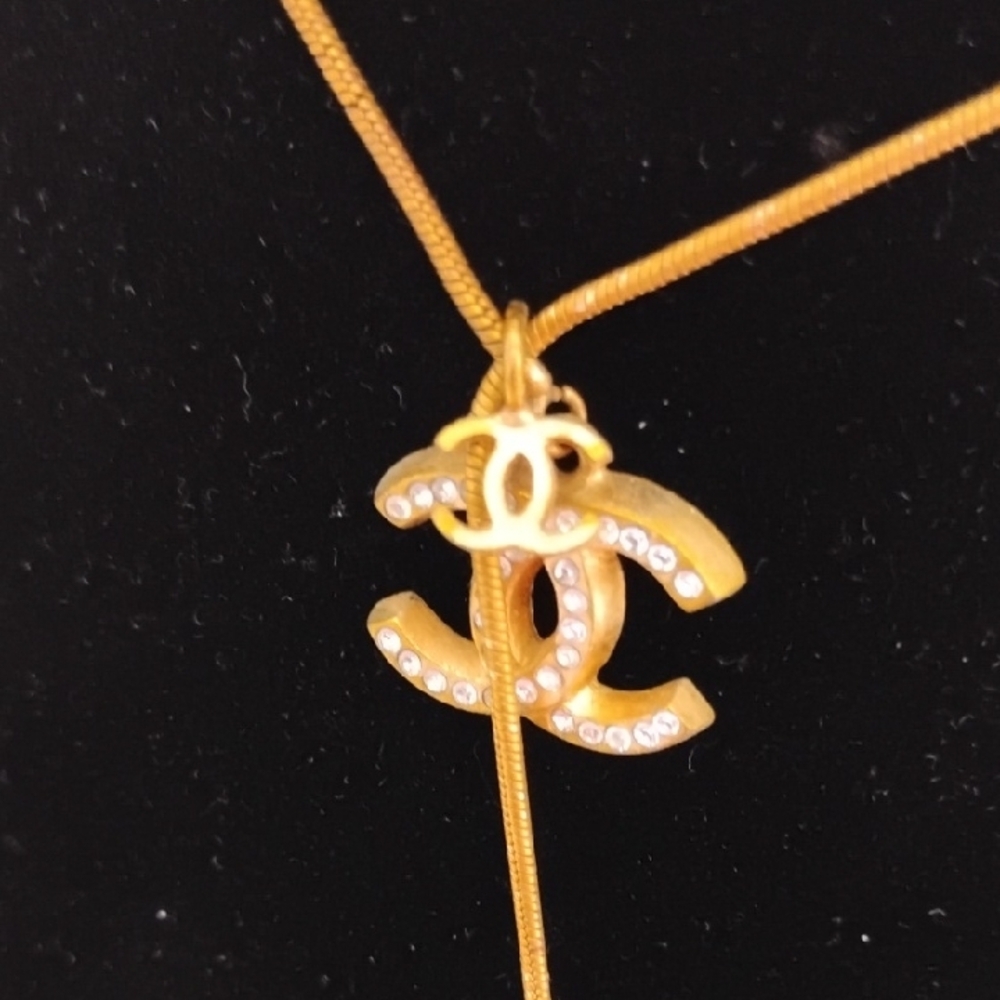 SALE! CHANEL Gold Plated Crystal Heart Lariat Necklace Feat Iconic CC Logo/Box - Picture 15 of 16